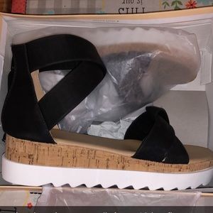 NWT SIZE 10 WOMENS AMELIA SANDALS